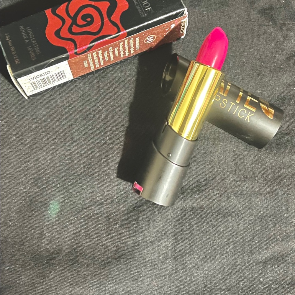 Pink lipstick - Picture 3 of 3